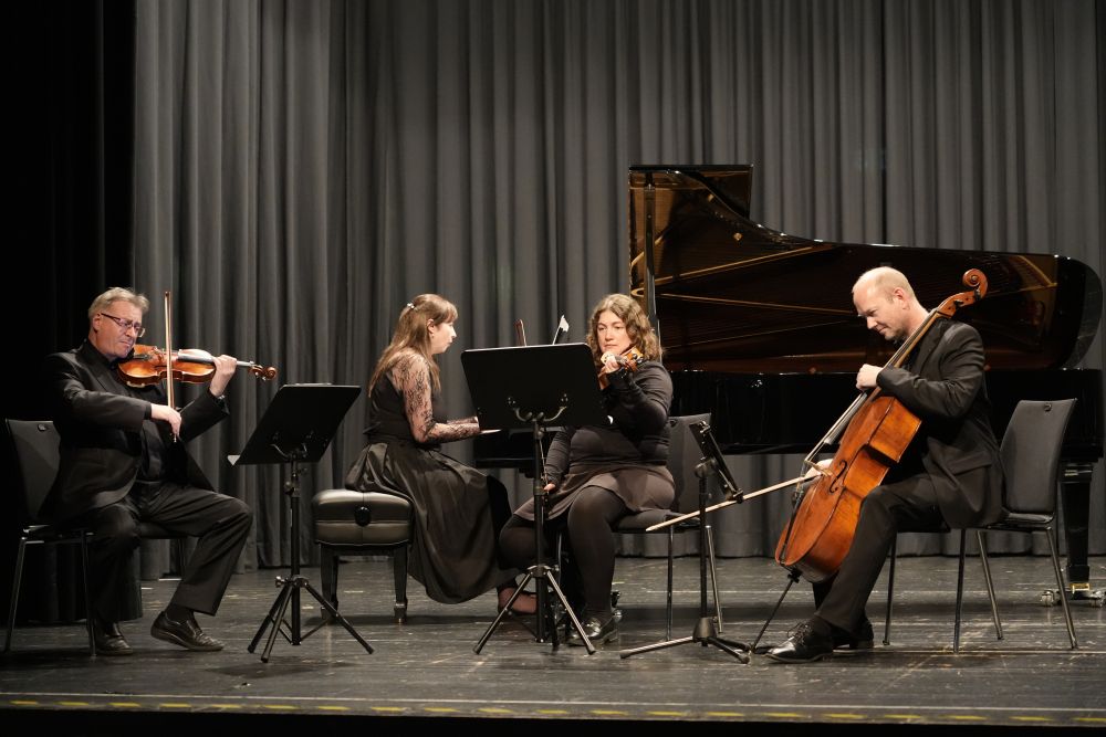 Quartett beim Auftritt beim Lehrerkonzert der JMK-Musikschule